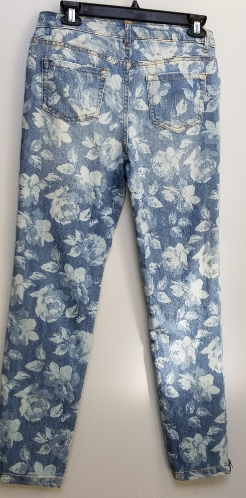 2/$10๐ Cherokee Super Skinny Ankle Jeans - Picture 1 of 3
